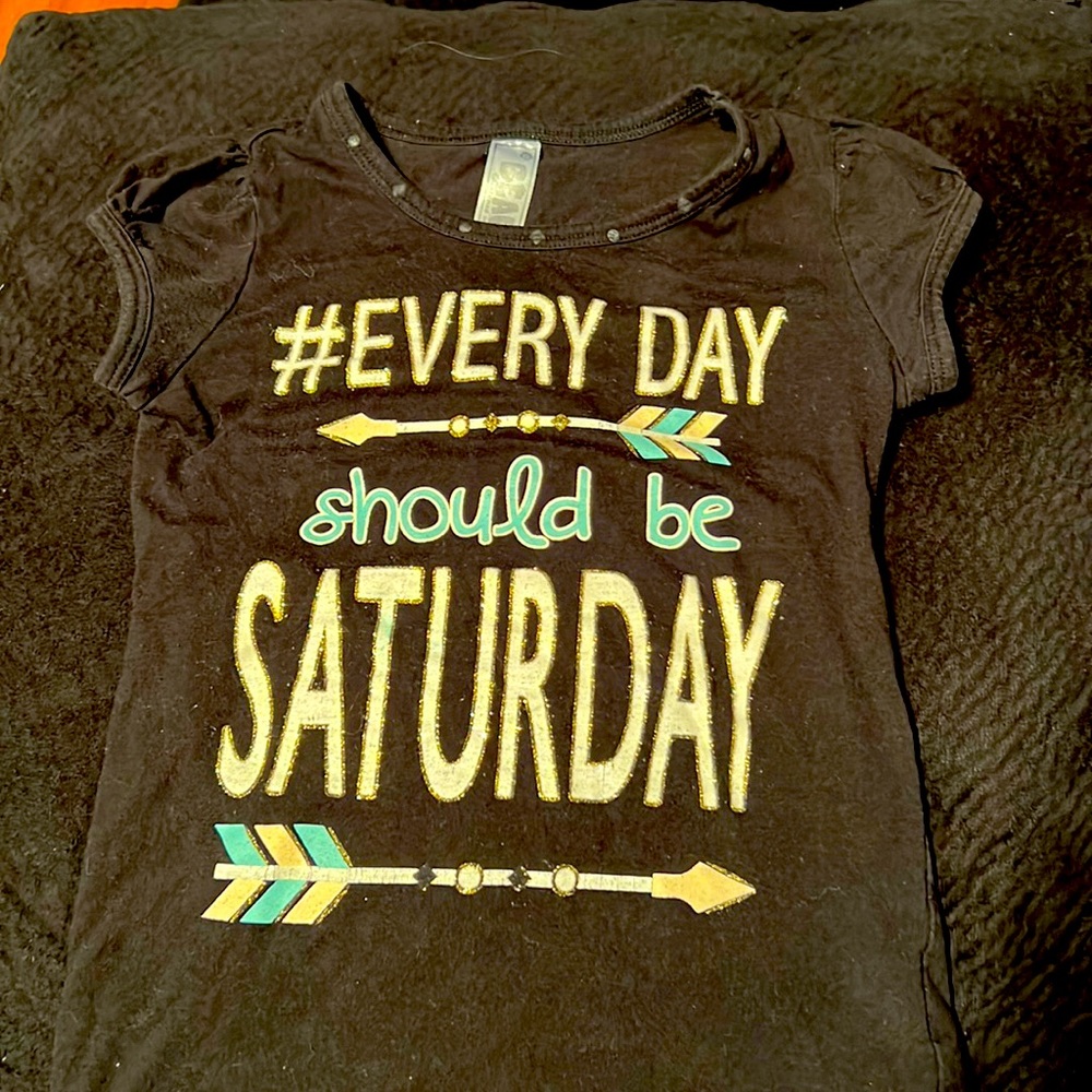 ⭐️ Beautees black Tee size 5 # Everyday should be Saturday unisex girl 5